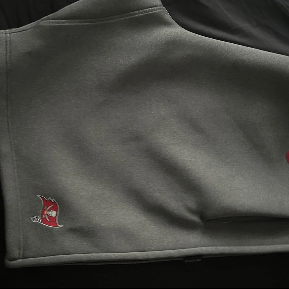 Mike Evans #13 (Tampa Bay Buccaneers) on-field Nike Dri-fit Shorts - Picture 1 of 5